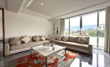 Casa Inteligente en Venta con Alberca, Ayamonte, Zapopan, Campo de golf.