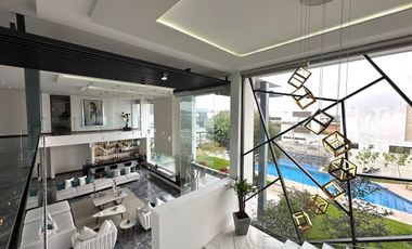 Casa Inteligente en Venta con Alberca, Ayamonte, Zapopan, Campo de golf.