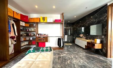 Casa Inteligente en Venta con Alberca, Ayamonte, Zapopan, Campo de golf.