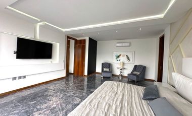 Casa Inteligente en Venta con Alberca, Ayamonte, Zapopan, Campo de golf.