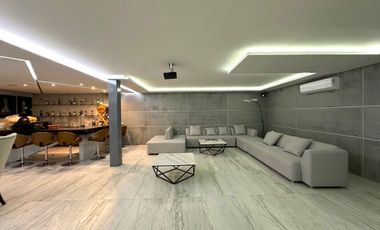 Casa Inteligente en Venta con Alberca, Ayamonte, Zapopan, Campo de golf.