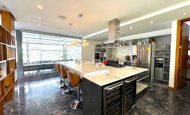Casa Inteligente en Venta con Alberca, Ayamonte, Zapopan, Campo de golf.