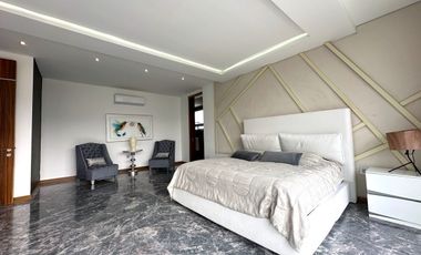 Casa Inteligente en Venta con Alberca, Ayamonte, Zapopan, Campo de golf.