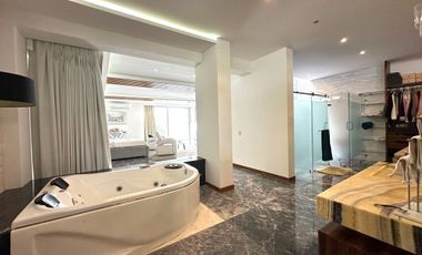 Casa Inteligente en Venta con Alberca, Ayamonte, Zapopan, Campo de golf.