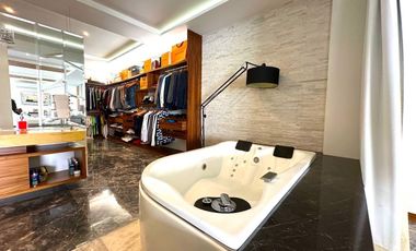 Casa Inteligente en Venta con Alberca, Ayamonte, Zapopan, Campo de golf.