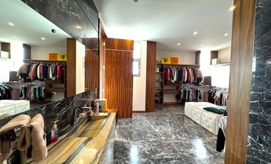 Casa Inteligente en Venta con Alberca, Ayamonte, Zapopan, Campo de golf.