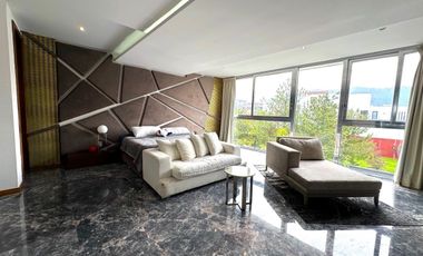 Casa Inteligente en Venta con Alberca, Ayamonte, Zapopan, Campo de golf.