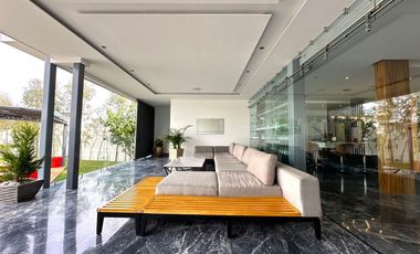 Casa Inteligente en Venta con Alberca, Ayamonte, Zapopan, Campo de golf.