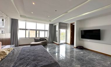 Casa Inteligente en Venta con Alberca, Ayamonte, Zapopan, Campo de golf.