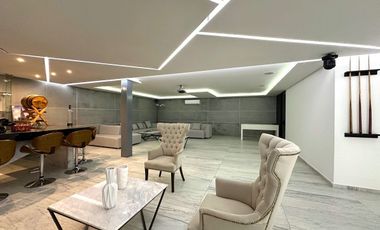 Casa Inteligente en Venta con Alberca, Ayamonte, Zapopan, Campo de golf.
