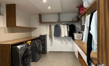 Casa Inteligente en Venta con Alberca, Ayamonte, Zapopan, Campo de golf.
