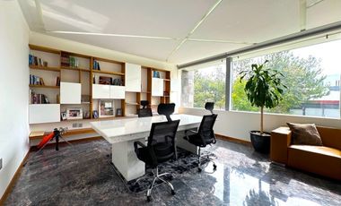 Casa Inteligente en Venta con Alberca, Ayamonte, Zapopan, Campo de golf.