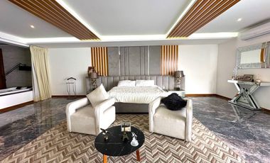 Casa Inteligente en Venta con Alberca, Ayamonte, Zapopan, Campo de golf.