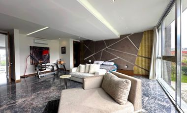 Casa Inteligente en Venta con Alberca, Ayamonte, Zapopan, Campo de golf.