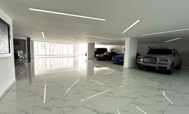Casa Inteligente en Venta con Alberca, Ayamonte, Zapopan, Campo de golf.