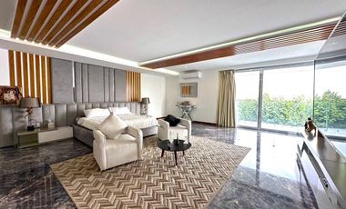 Casa Inteligente en Venta con Alberca, Ayamonte, Zapopan, Campo de golf.