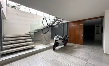 Casa Inteligente en Venta con Alberca, Ayamonte, Zapopan, Campo de golf.