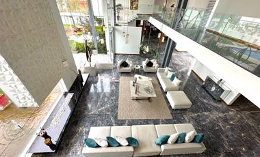 Casa Inteligente en Venta con Alberca, Ayamonte, Zapopan, Campo de golf.