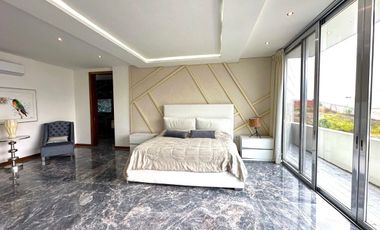 Casa Inteligente en Venta con Alberca, Ayamonte, Zapopan, Campo de golf.