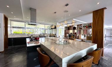 Casa Inteligente en Venta con Alberca, Ayamonte, Zapopan, Campo de golf.