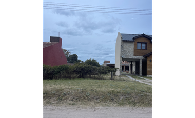 Terreno de 10 mts de Frente por 40mts de fondo sobre 105