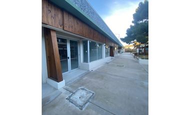 LOCAL EN ALQUILER PASEO COMERCIAL nuevo COSTA ESMERALDA