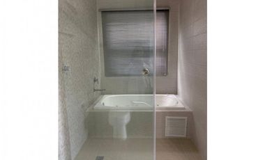 AB Se Alquila Casa en Condado del Rey $2500