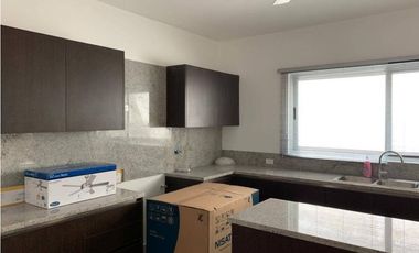 AB Se Alquila Casa en Condado del Rey $2500