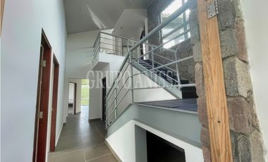Se Vende Moderna Casa en la Urbanización Las Nubes del Valle de Antón