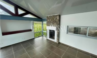 Se Vende Moderna Casa en la Urbanización Las Nubes del Valle de Antón