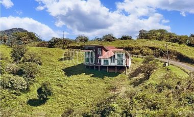 Se Vende Moderna Casa en la Urbanización Las Nubes del Valle de Antón