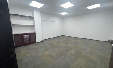 BODEGA COMERCIAL EN RENTA EN CALZADA LA VIGA