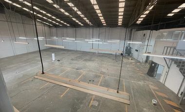 BODEGA COMERCIAL EN RENTA EN CALZADA LA VIGA