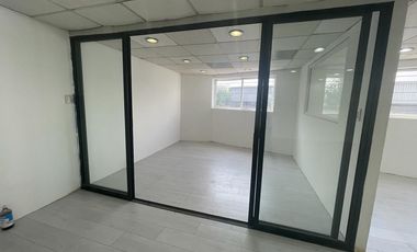 BODEGA COMERCIAL EN RENTA EN CALZADA LA VIGA