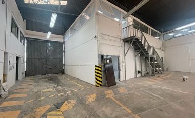 BODEGA COMERCIAL EN RENTA EN CALZADA LA VIGA