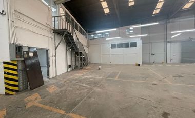 BODEGA COMERCIAL EN RENTA EN CALZADA LA VIGA