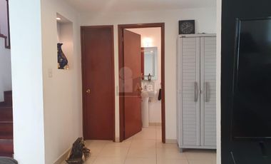 Casa en venta en zona Sur de León en Natura Residencial con jardín excedente!