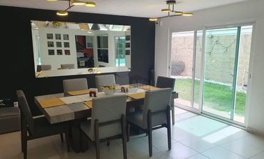 Casa en venta en zona Sur de León en Natura Residencial con jardín excedente!
