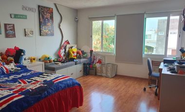 Casa en venta en zona Sur de León en Natura Residencial con jardín excedente!