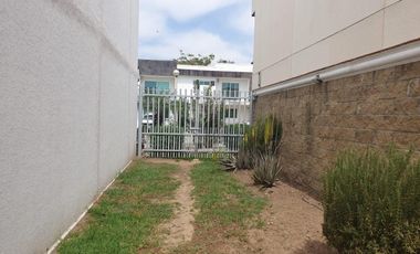 Casa en venta en zona Sur de León en Natura Residencial con jardín excedente!