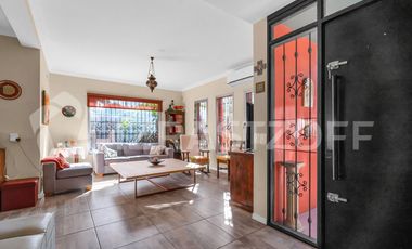 Casa en Beccar de 4 ambientes.