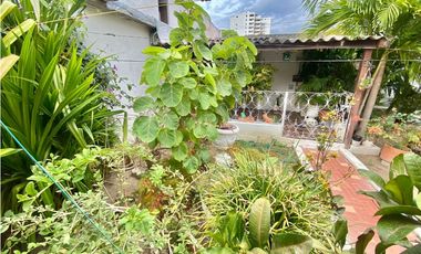 SE VENDE AMPLIA CASA EN EL BARRIO EL JARDIN, SANTA MARTA