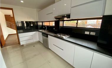 SE VENDE O ARRIENDA CASA CAMPESTRE EN CAJICA