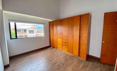 SE VENDE O ARRIENDA CASA CAMPESTRE EN CAJICA