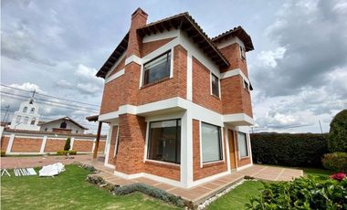 SE VENDE O ARRIENDA CASA CAMPESTRE EN CAJICA