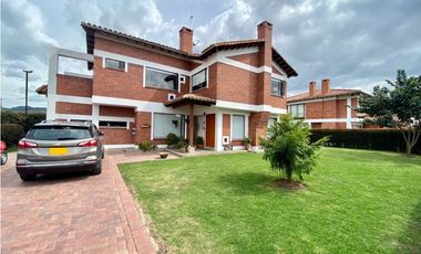 SE VENDE O ARRIENDA CASA CAMPESTRE EN CAJICA