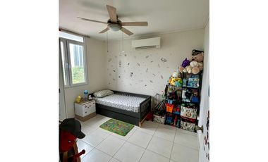 Alquilo apartamento de 112mt en Costa del Este $1550!!!