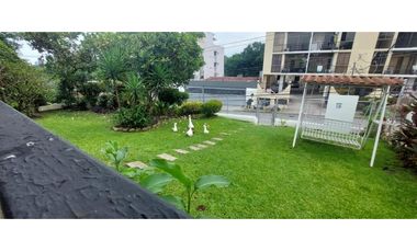 VENDO AMPLIA CASA DE 2 PISOS EN MIRAFLORES $420.000!!!
