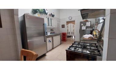 VENDO AMPLIA CASA DE 2 PISOS EN MIRAFLORES $420.000!!!