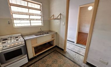 VENTA PH 3 AMB FRENTE JARDIN COCHERA, BERNAL